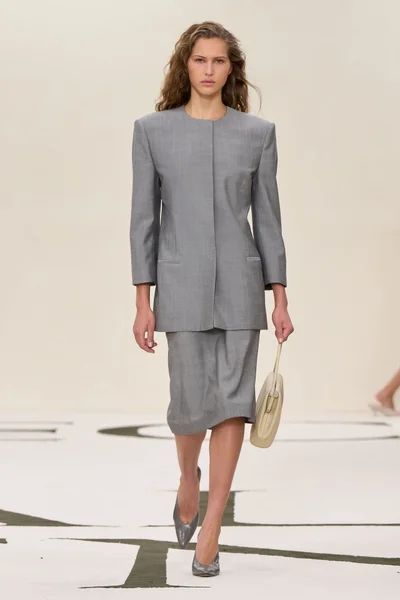 Look 10